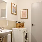 Lejlighed 2 Stylische Separate Mit Zwei Privaten Stellplaetzen Fuer Bis Zu 8 Personen Und Stadtnah