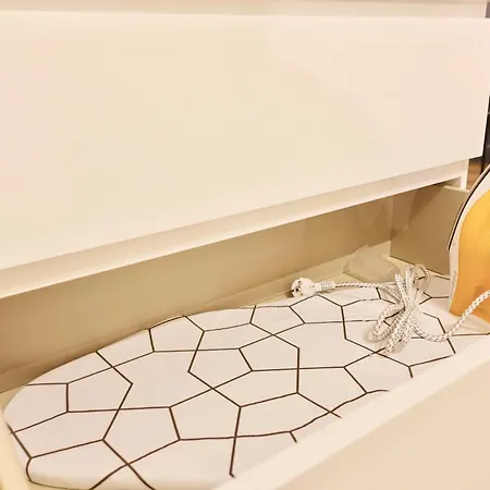 شقة 2 Stylische Separate Mit Zwei Privaten Stellplaetzen Fuer Bis Zu 8 Personen Und Stadtnah