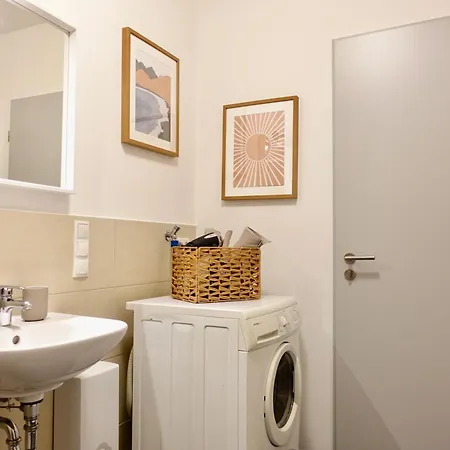 Appartement 2 Stylische Separate Mit Zwei Privaten Stellplaetzen Fuer Bis Zu 8 Personen Und Stadtnah