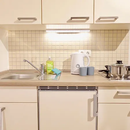 2 Stylische Separate Mit Zwei Privaten Stellplaetzen Fuer Bis Zu 8 Personen Und Stadtnah