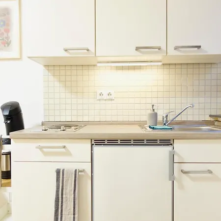 2 Stylische Separate Mit Zwei Privaten Stellplaetzen Fuer Bis Zu 8 Personen Und Stadtnah Апартаменты Кобленц