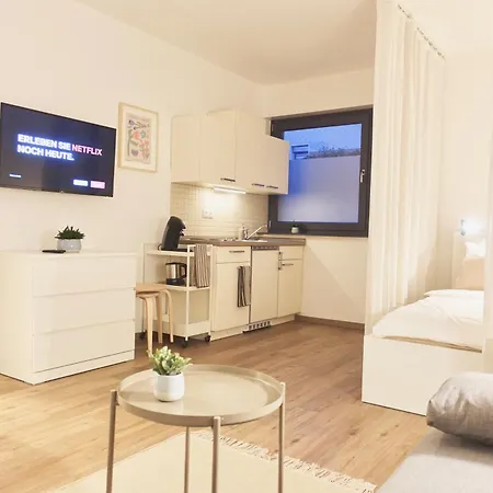 2 Stylische Separate Mit Zwei Privaten Stellplaetzen Fuer Bis Zu 8 Personen Und Stadtnah *