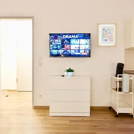شقة 2 Stylische Separate Mit Zwei Privaten Stellplaetzen Fuer Bis Zu 8 Personen Und Stadtnah