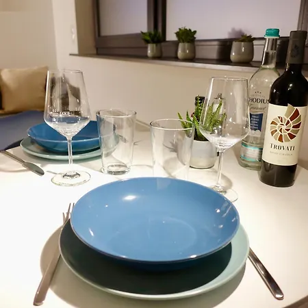 2 Stylische Separate Mit Zwei Privaten Stellplaetzen Fuer Bis Zu 8 Personen Und Stadtnah * Кобленц