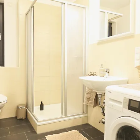 شقة 2 Stylische Separate Mit Zwei Privaten Stellplaetzen Fuer Bis Zu 8 Personen Und Stadtnah كوبلنس