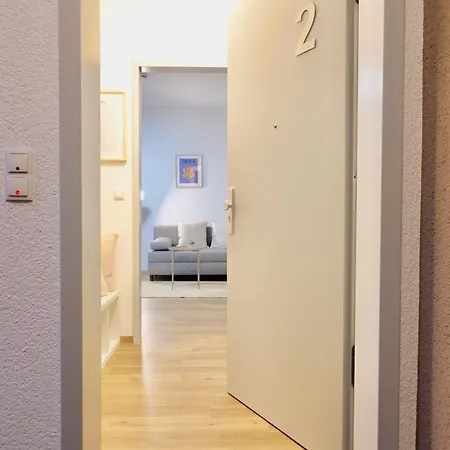 2 Stylische Separate Mit Zwei Privaten Stellplaetzen Fuer Bis Zu 8 Personen Und Stadtnah Апартаменты *