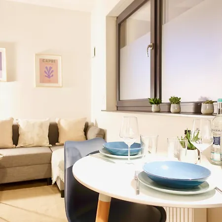 2 Stylische Separate Mit Zwei Privaten Stellplaetzen Fuer Bis Zu 8 Personen Und Stadtnah * Кобленц