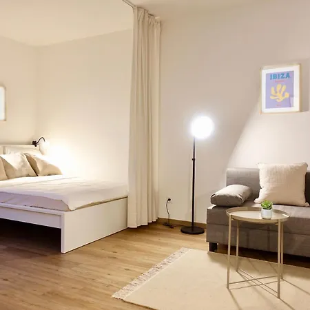 2 Stylische Separate Mit Zwei Privaten Stellplaetzen Fuer Bis Zu 8 Personen Und Stadtnah كوبلنس