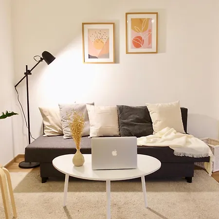 2 Stylische Separate Mit Zwei Privaten Stellplaetzen Fuer Bis Zu 8 Personen Und Stadtnah *