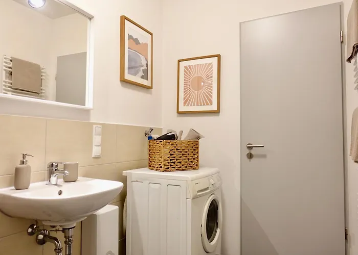 Daire 2 Stylische Separate Mit Zwei Privaten Stellplaetzen Fuer Bis Zu 8 Personen Und Stadtnah