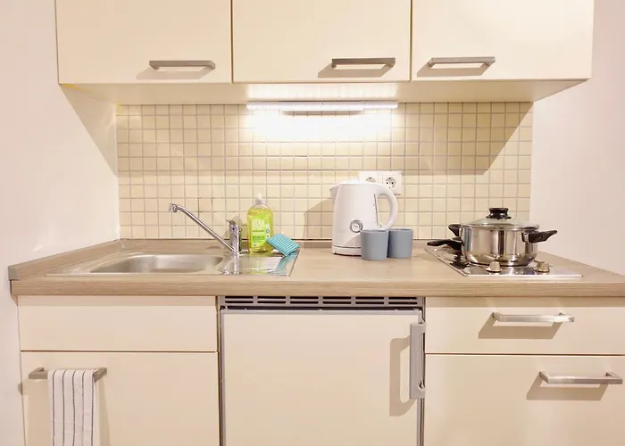 2 Stylische Separate Mit Zwei Privaten Stellplaetzen Fuer Bis Zu 8 Personen Und Stadtnah