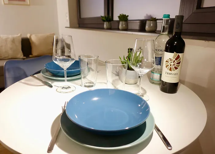 2 Stylische Separate Mit Zwei Privaten Stellplaetzen Fuer Bis Zu 8 Personen Und Stadtnah * Coblença