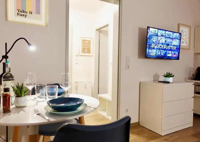 2 Stylische Separate Mit Zwei Privaten Stellplaetzen Fuer Bis Zu 8 Personen Und Stadtnah Apartamento