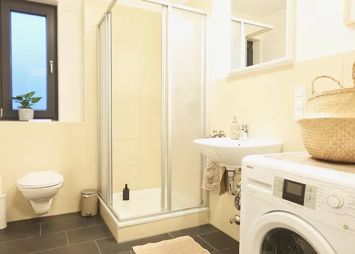 Apartmán 2 Stylische Separate Mit Zwei Privaten Stellplaetzen Fuer Bis Zu 8 Personen Und Stadtnah Koblenc