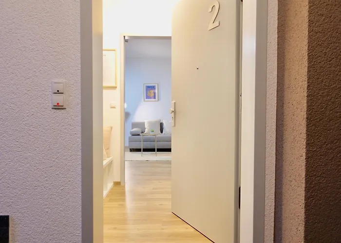 2 Stylische Separate Mit Zwei Privaten Stellplaetzen Fuer Bis Zu 8 Personen Und Stadtnah Apartamento *