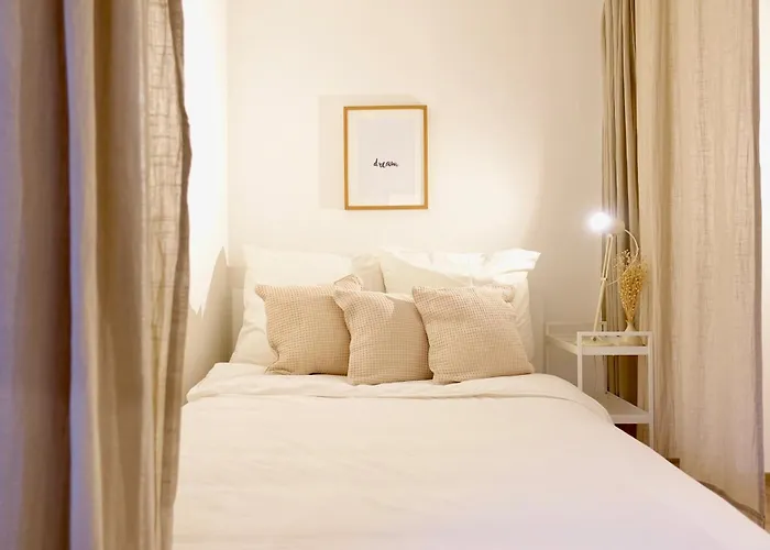 Apartamento 2 Stylische Separate Mit Zwei Privaten Stellplaetzen Fuer Bis Zu 8 Personen Und Stadtnah Coblença