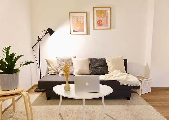 2 Stylische Separate Mit Zwei Privaten Stellplaetzen Fuer Bis Zu 8 Personen Und Stadtnah *